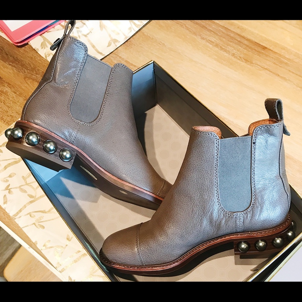 Vince Camuto. Louise et Cie Vin- Faux Pearl bootie